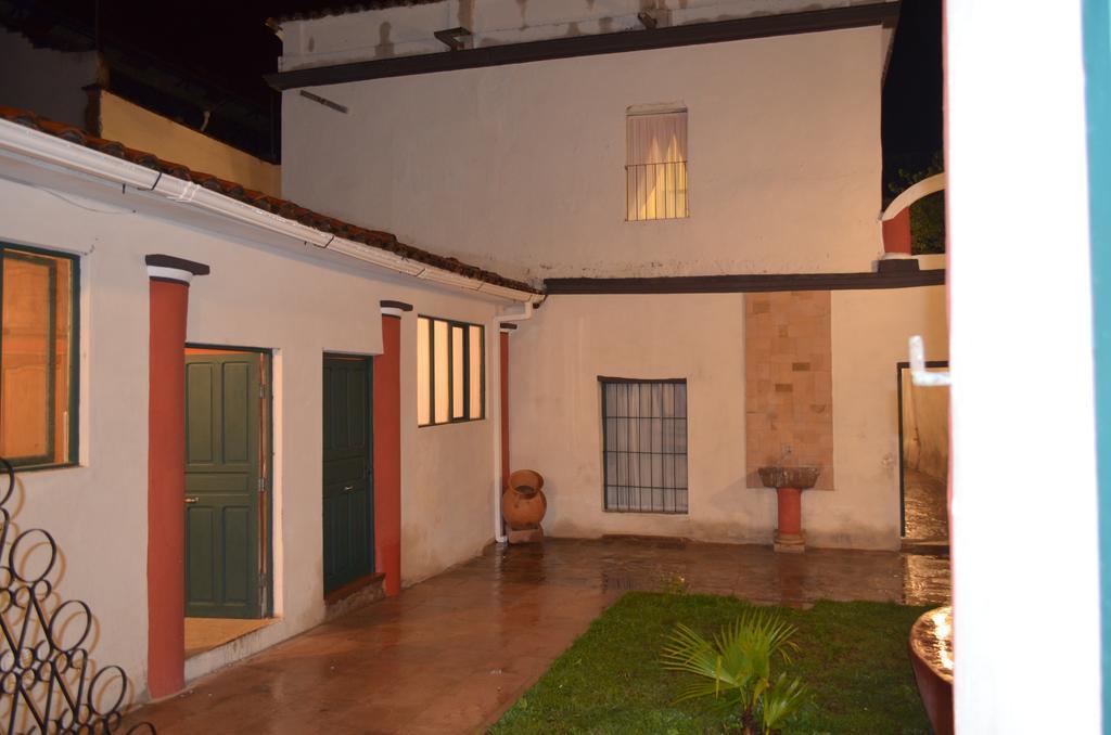 Casa Solariega Hostal B&B Сукре Экстерьер фото